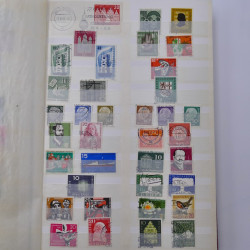 Lot de timbres d'Allemagne RFA 1949-1990 oblitérés en album.