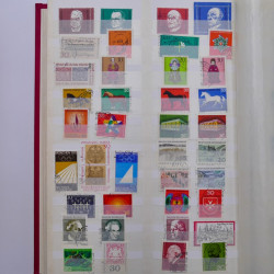 Lot de timbres d'Allemagne RFA 1949-1990 oblitérés en album.