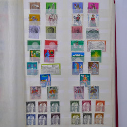 Lot de timbres d'Allemagne RFA 1949-1990 oblitérés en album.