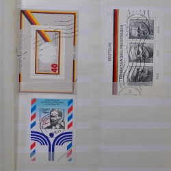 Lot de timbres d'Allemagne RFA 1949-1990 oblitérés en album.