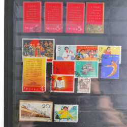 Lot de timbres de Chine 1949-1964 neufs et oblitérés en album.