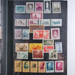 Lot de timbres de Chine 1949-1964 neufs et oblitérés en album.