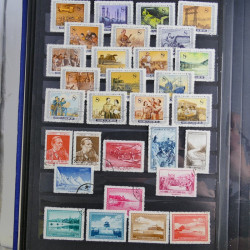 Lot de timbres de Chine 1949-1964 neufs et oblitérés en album.