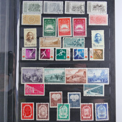 Lot de timbres de Chine 1949-1964 neufs et oblitérés en album.