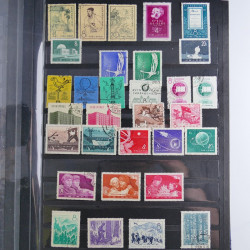 Lot de timbres de Chine 1949-1964 neufs et oblitérés en album.
