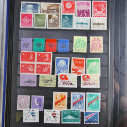 Lot de timbres de Chine 1949-1964 neufs et oblitérés en album.