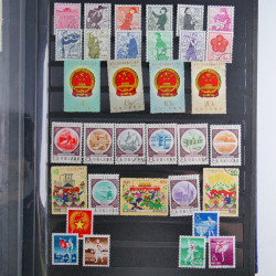 Lot de timbres de Chine 1949-1964 neufs et oblitérés en album.