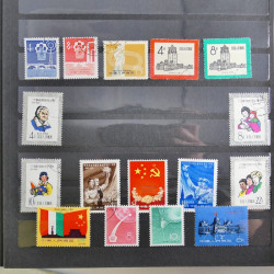 Lot de timbres de Chine 1949-1964 neufs et oblitérés en album.