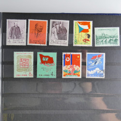 Lot de timbres de Chine 1949-1964 neufs et oblitérés en album.