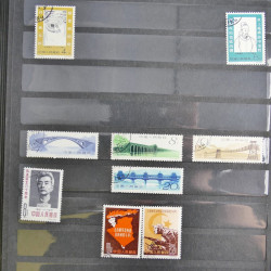 Lot de timbres de Chine 1949-1964 neufs et oblitérés en album.