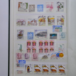Lot de timbres de Monaco 1946-2000 neufs et oblitérés en album.