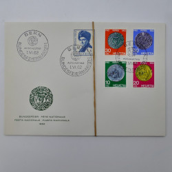 Lot de 300 enveloppes premier jour d'émission de Suisse 1960-1999 en boite.