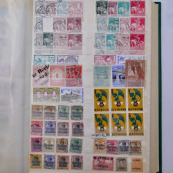 Lot de timbres d'Europe neufs et oblitérés en album.