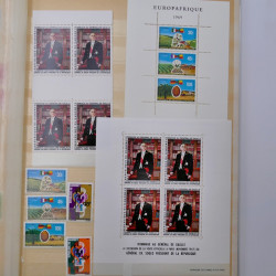 Lot de timbres du monde neufs et oblitérés en album