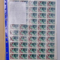 Lot de timbres du monde neufs et oblitérés en album