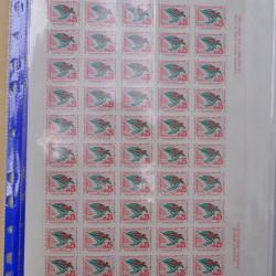 Lot de timbres du monde neufs et oblitérés en album