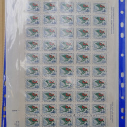 Lot de timbres du monde neufs et oblitérés en album