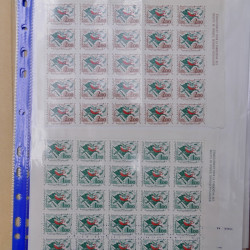 Lot de timbres du monde neufs et oblitérés en album