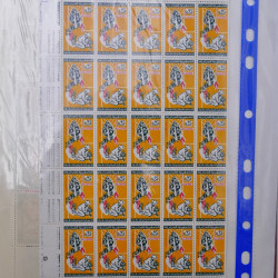 Lot de timbres du monde neufs et oblitérés en album