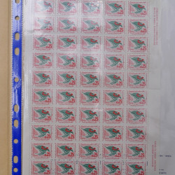 Lot de timbres du monde neufs et oblitérés en album
