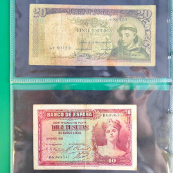Lot de 50 billets de banque anciens du monde en album.