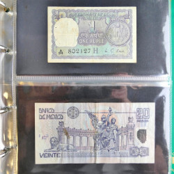 Lot de 50 billets de banque anciens du monde en album.
