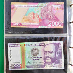 Lot de 50 billets de banque anciens du monde en album.