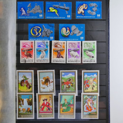 Vrac philatélique de timbres du monde en un carton.