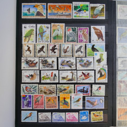 Vrac philatélique de timbres du monde en un carton.