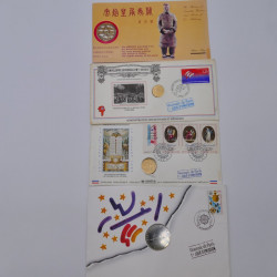 Vrac philatélique de timbres du monde en un carton.
