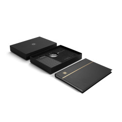 Coffret de luxe spécial philatélie 4 éléments.