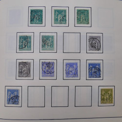 Collection timbres du monde classique neufs et oblitérés en un album.