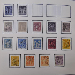 Collection timbres du monde classique neufs et oblitérés en un album.