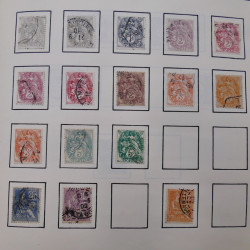 Collection timbres du monde classique neufs et oblitérés en un album.