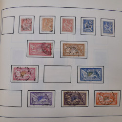Collection timbres du monde classique neufs et oblitérés en un album.