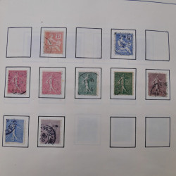 Collection timbres du monde classique neufs et oblitérés en un album.