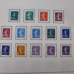 Collection timbres du monde classique neufs et oblitérés en un album.