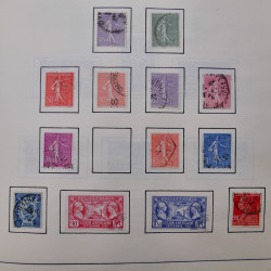 Collection timbres du monde classique neufs et oblitérés en un album.