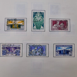 Collection timbres du monde classique neufs et oblitérés en un album.