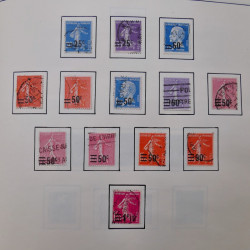 Collection timbres du monde classique neufs et oblitérés en un album.