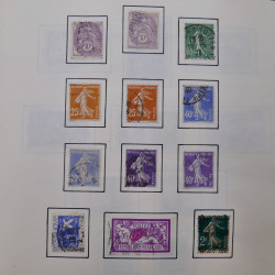 Collection timbres du monde classique neufs et oblitérés en un album.