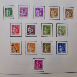 Collection timbres du monde classique neufs et oblitérés en un album.