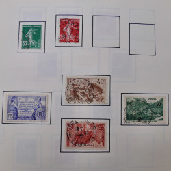 Collection timbres du monde classique neufs et oblitérés en un album.