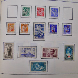 Collection timbres du monde classique neufs et oblitérés en un album.