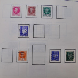 Collection timbres du monde classique neufs et oblitérés en un album.