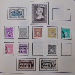 Collection timbres du monde classique neufs et oblitérés en un album.