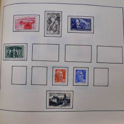 Collection timbres du monde classique neufs et oblitérés en un album.