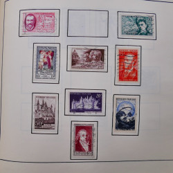 Collection timbres du monde classique neufs et oblitérés en un album.