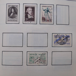 Collection timbres du monde classique neufs et oblitérés en un album.