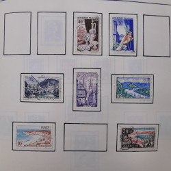 Collection timbres du monde classique neufs et oblitérés en un album.
